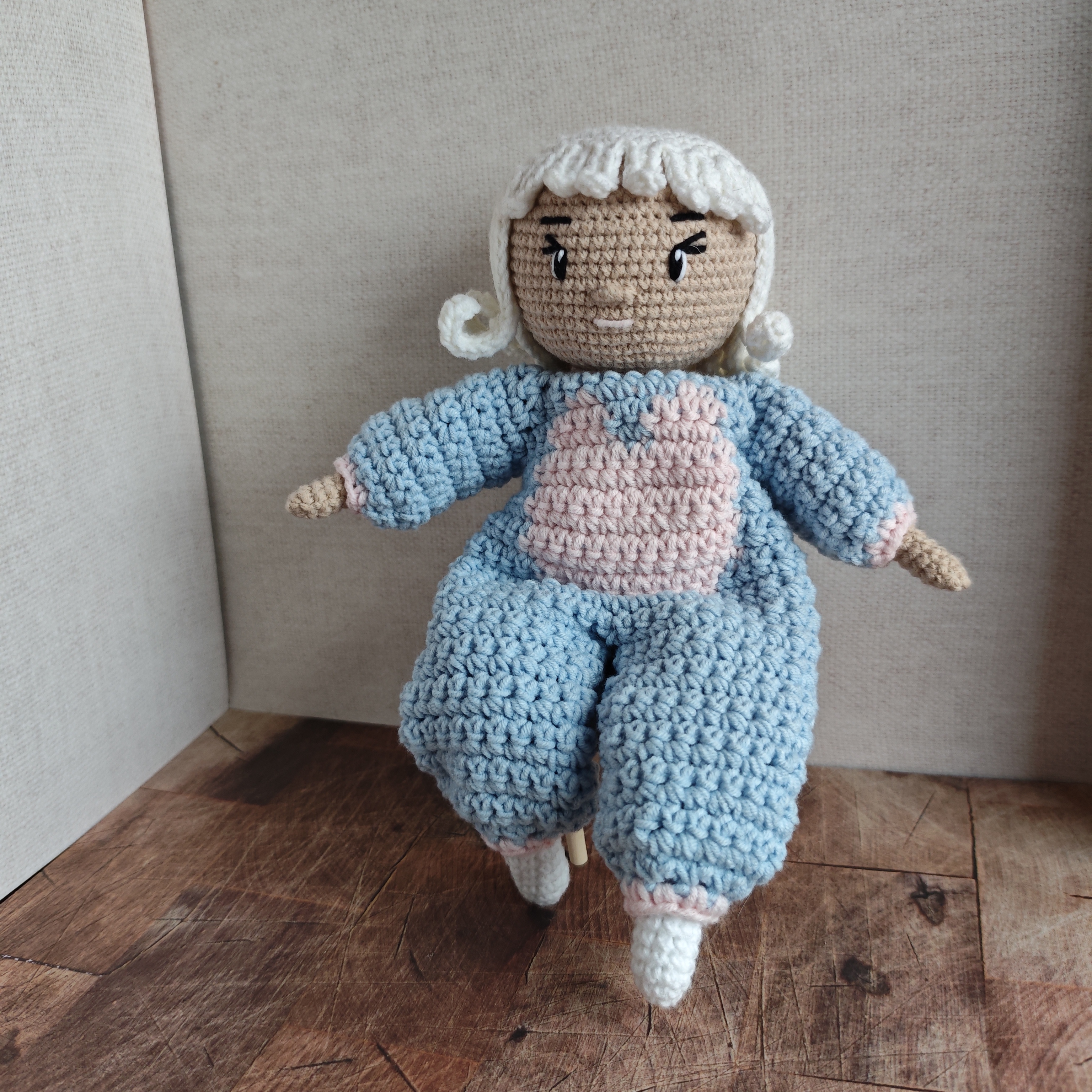 O króliku, który wolał zostać minimalistą i kocich siuśkach